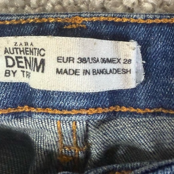 Like New Dark Blue ZARA Trafaluc Authentic Denim Skinny Raw Jeans – Size 6 (28) - Picture 4 of 7
